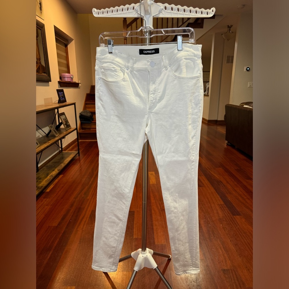 Women’s High-rise White Jeans